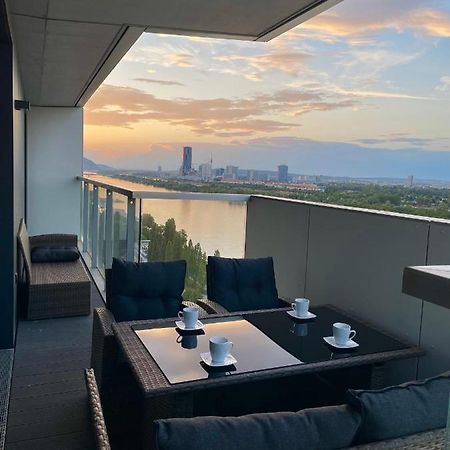 Luxury Waterfront Sky Residence Vienne Extérieur photo