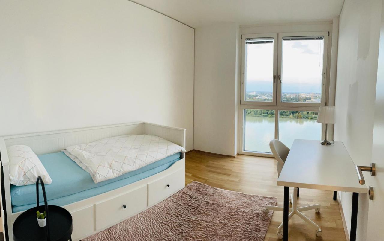 Luxury Waterfront Sky Residence Vienne Extérieur photo