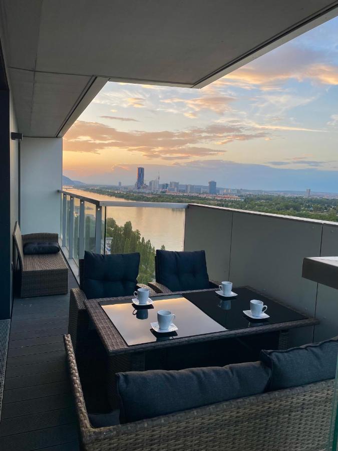 Luxury Waterfront Sky Residence Vienne Extérieur photo