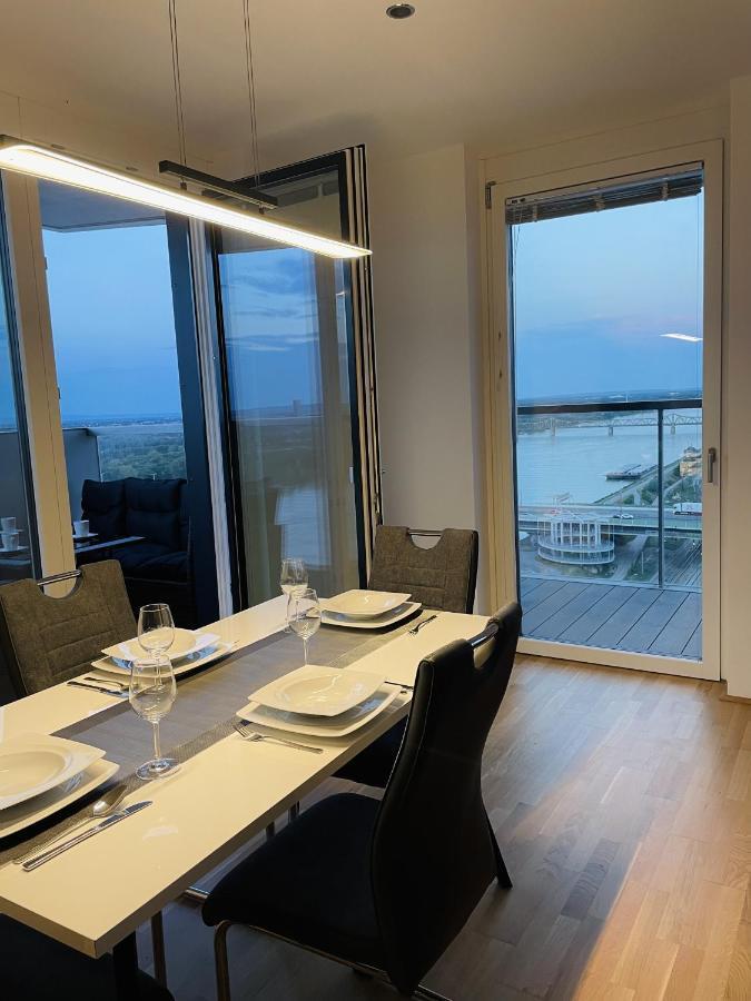 Luxury Waterfront Sky Residence Vienne Extérieur photo