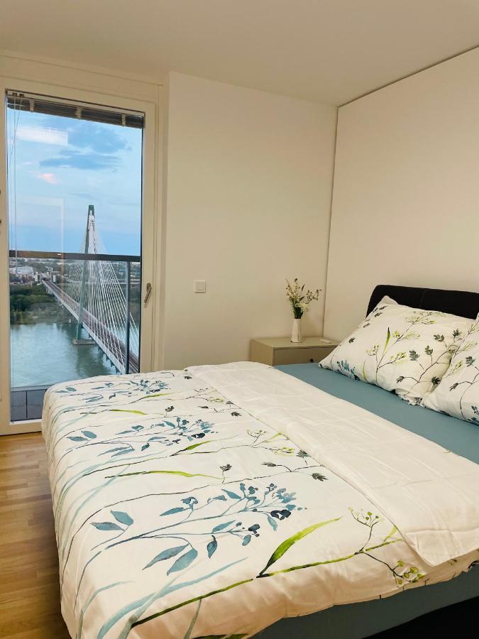 Luxury Waterfront Sky Residence Vienne Extérieur photo