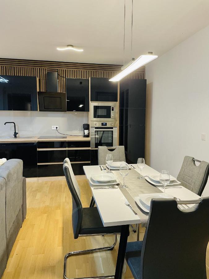 Luxury Waterfront Sky Residence Vienne Extérieur photo