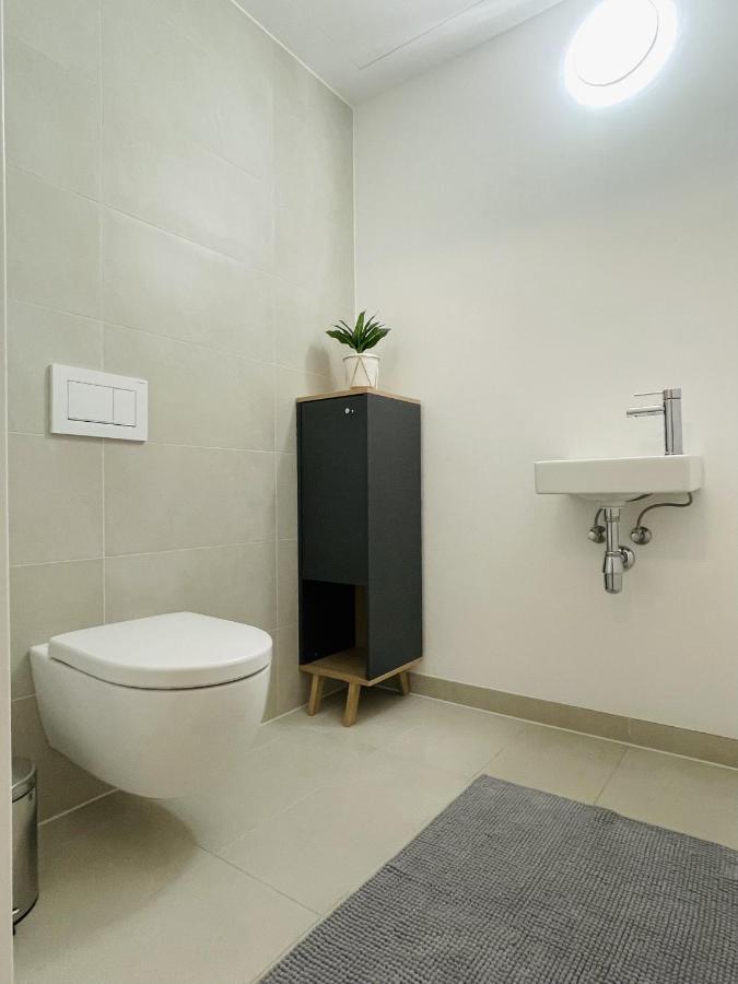 Luxury Waterfront Sky Residence Vienne Extérieur photo