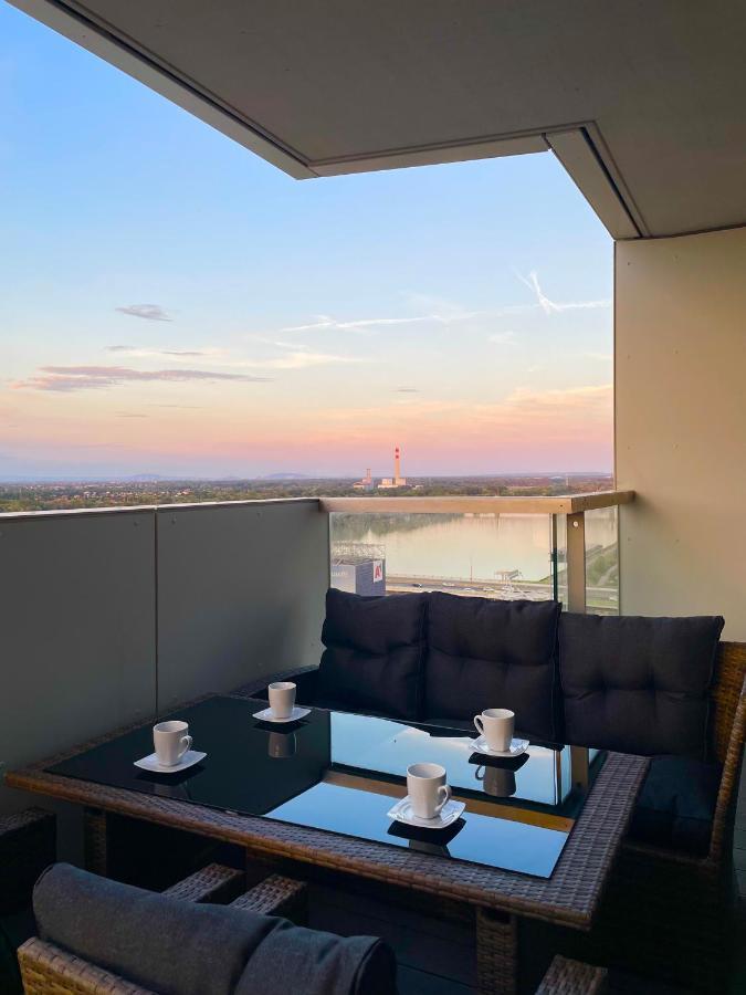 Luxury Waterfront Sky Residence Vienne Extérieur photo
