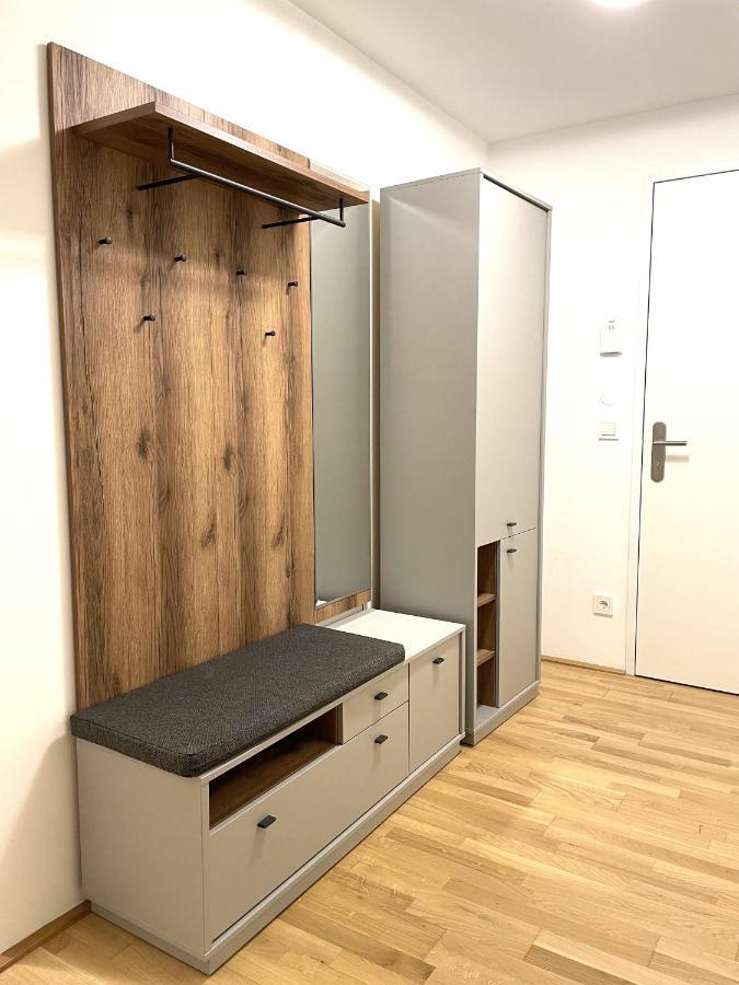 Luxury Waterfront Sky Residence Vienne Extérieur photo