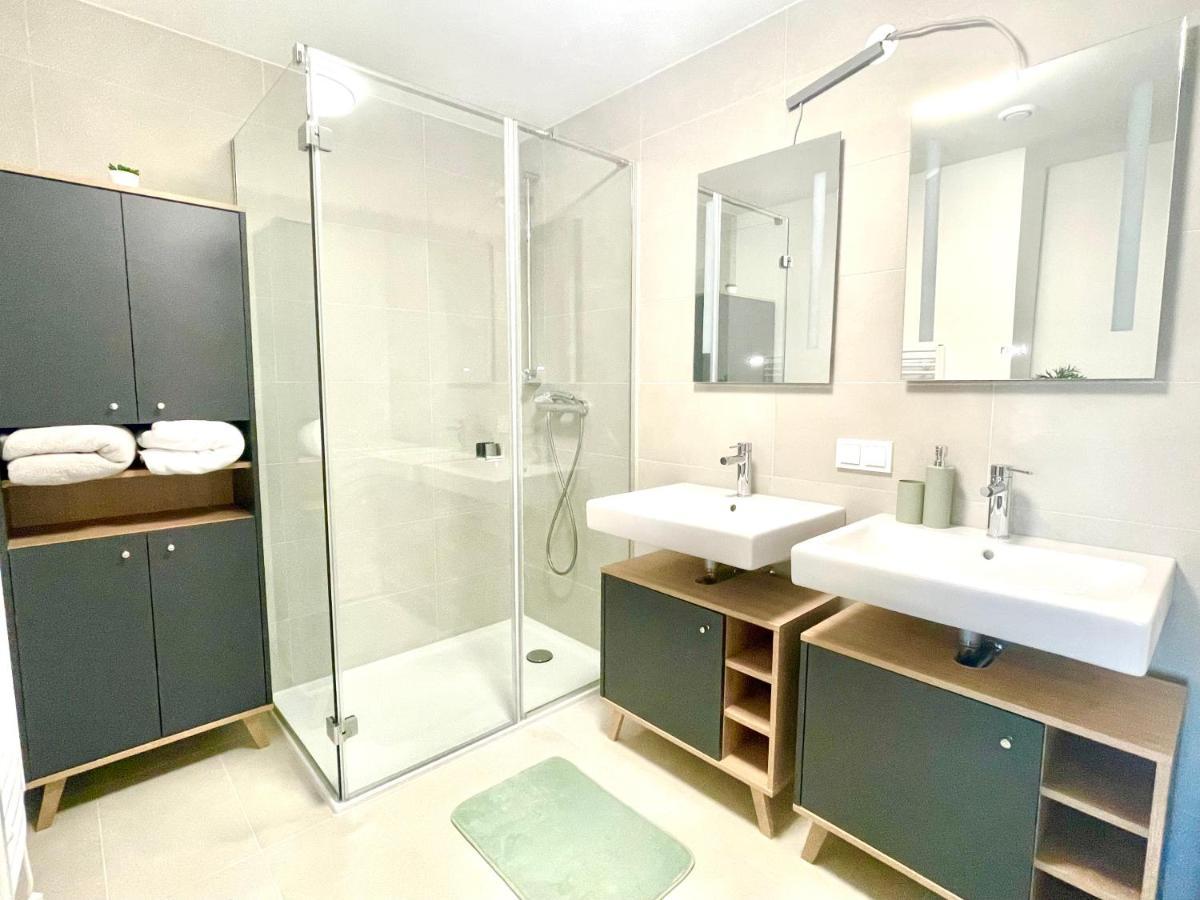 Luxury Waterfront Sky Residence Vienne Extérieur photo